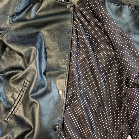 Aeropostale Black Faux Leather Jacket Womans Medium Polka Dot Lining - Picture 4 of 4